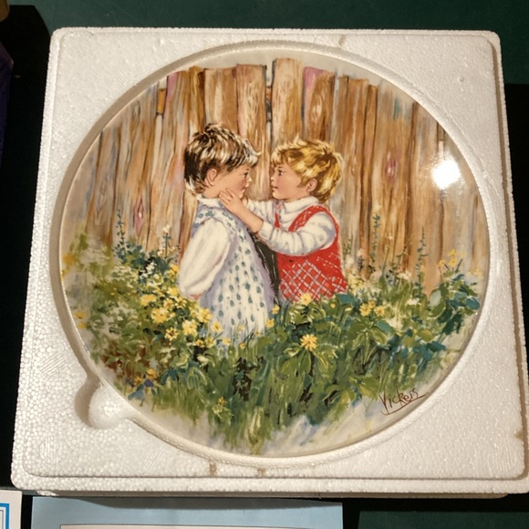 Wedgewood, be my friend collector plate from my memories Coll by Mary Vickers. - Picture 2 of 4